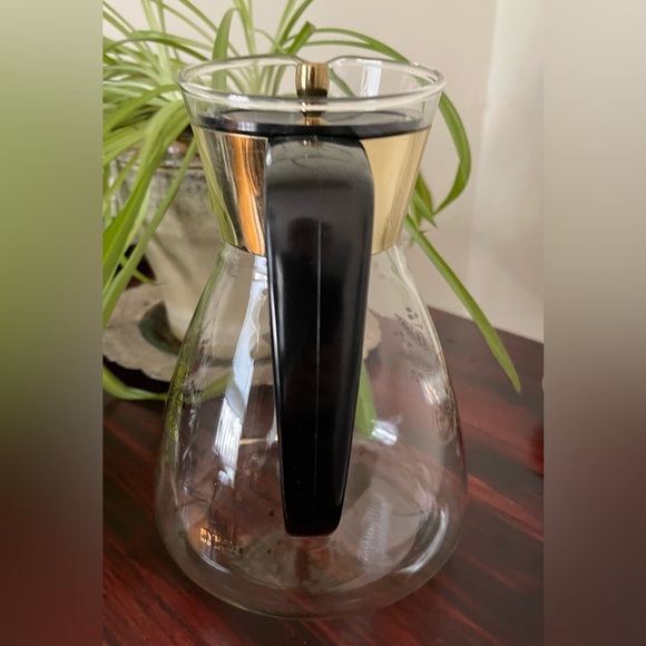 Rare Pyrex Poinsettia Carafe Coffee Pot 10 Cups - Picture 2 of 9